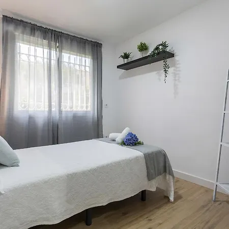 Centro Virgen Guia 3 Apartment *